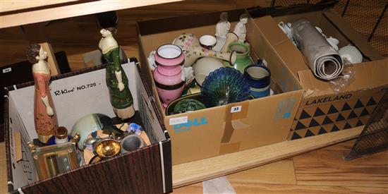 A quantity of mixed ceramics and teaware